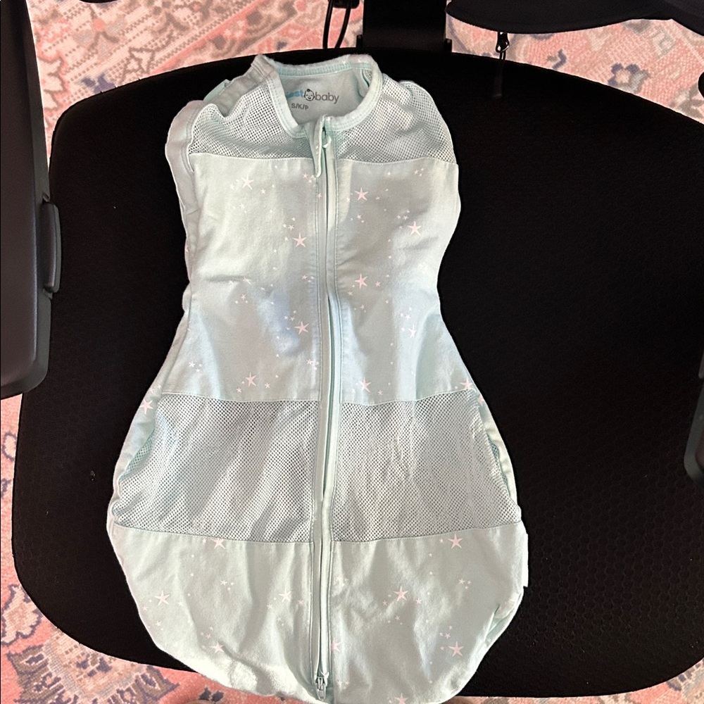 Happiest Baby mint Green Baby Swaddle with Star Pattern - Small